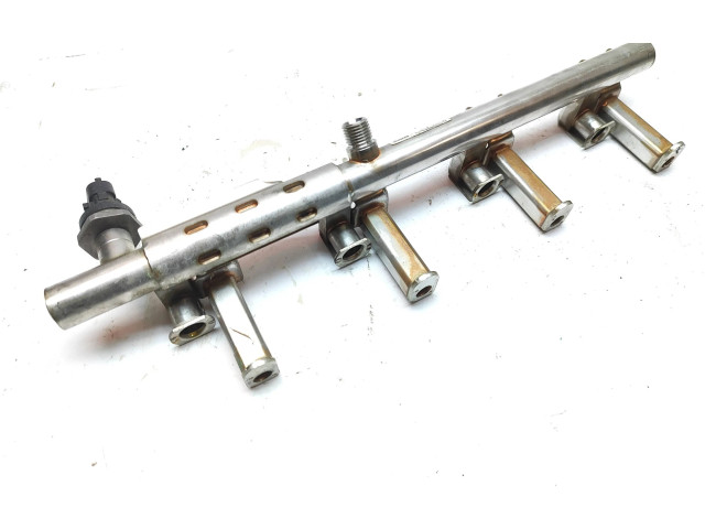 Топливная рампа CJ5G9H487BB, DZL74 Ford Fiesta