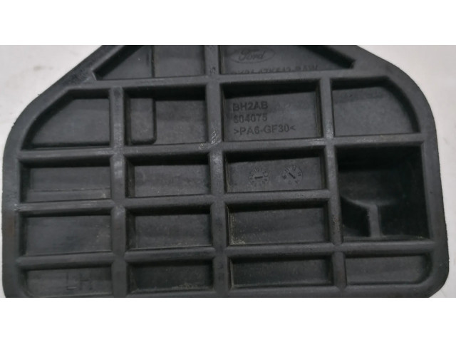 Передний держатель бампера