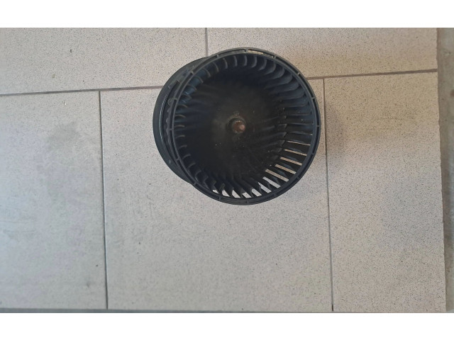 Вентилятор печки       Dacia Duster