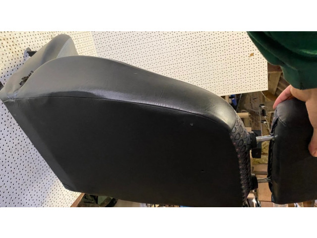 Переднее сиденье водителя