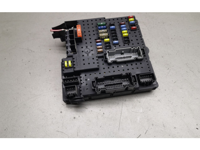 Блок предохранителей 8688264, 12217789   Volvo S80    