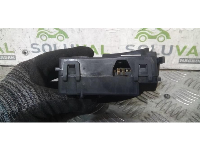 Ручка стеклоочистителей 8201590631   Renault Clio III