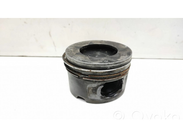 Píst 0840BB BMW 5 E60 E61 pro naftový motor 2.0