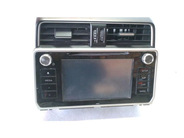 Радио/ проигрыватель CD/DVD / навигация