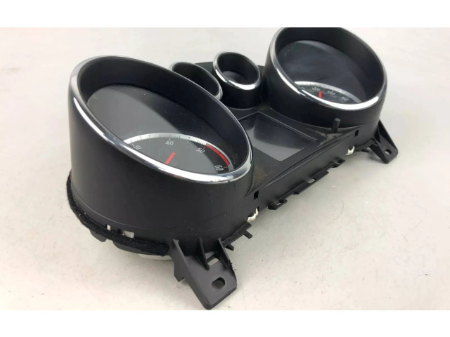 Панель приборов 13338432 Vauxhall Astra H