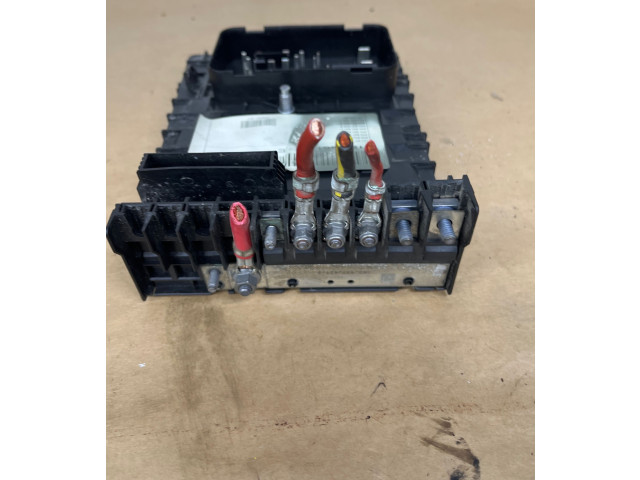   Pojistková skříňka 01718130   Volkswagen Caddy 2011