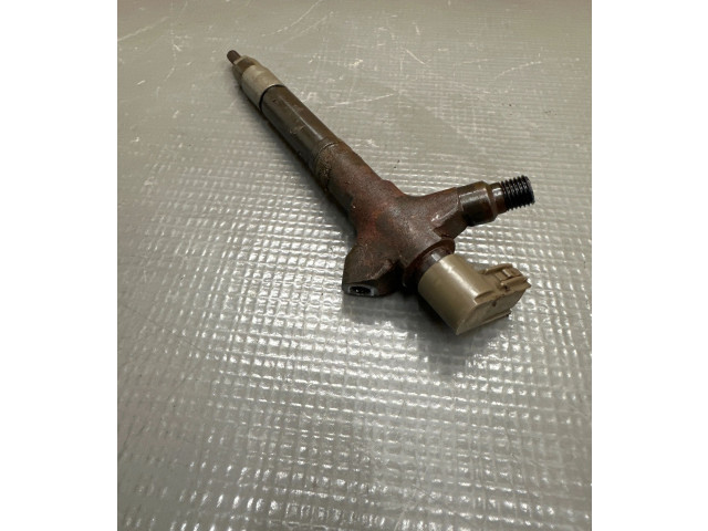 Vstřikovač 52072101 Toyota Avensis T270