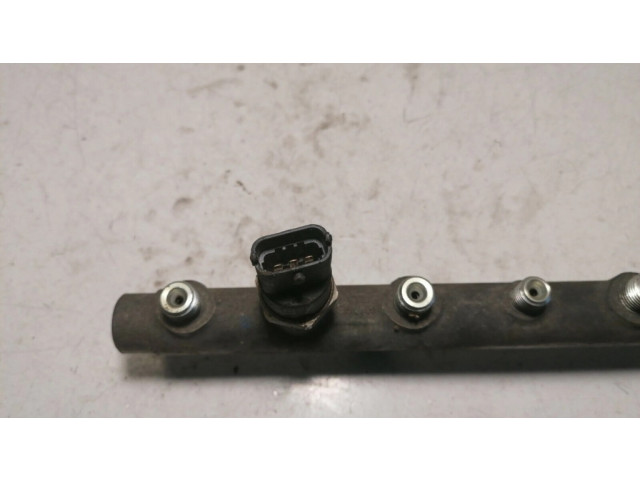 Топливная рампа 0445214024 Mitsubishi Carisma 1.9