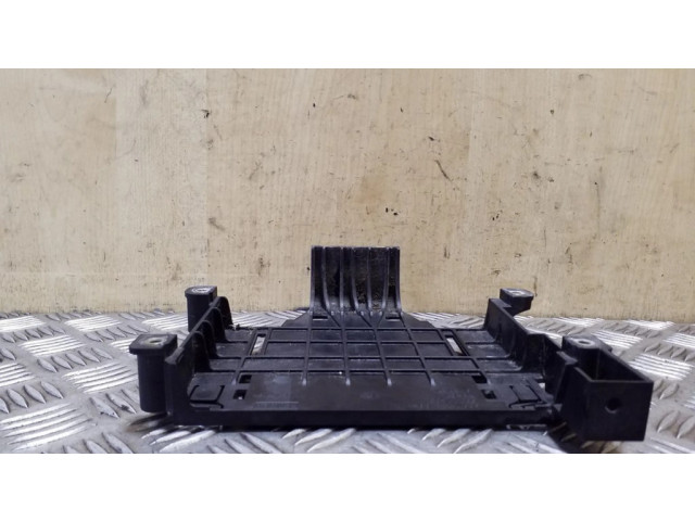 Другая деталь отсека двигателя