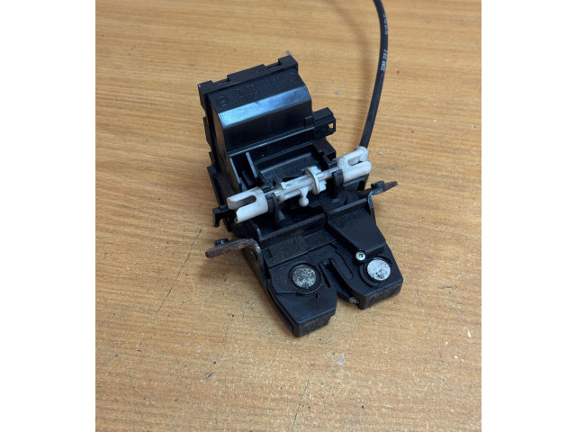 Zámek zadních dveří A1717500085, A1717500185 Mercedes-Benz C W203 2002