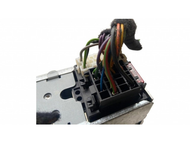 Радио/ проигрыватель CD/DVD / навигация