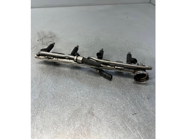 Топливная рампа 058133681, 058133681   Audi A3 S3 8L  