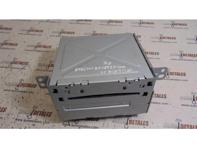 Радио/ проигрыватель CD/DVD / навигация