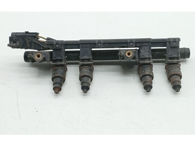 Топливная рампа 7700114546   Renault Clio II  