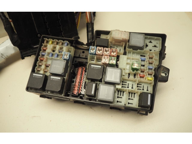 Блок предохранителей 2092741, GV4T-3C221-EDA Ford Kuga II