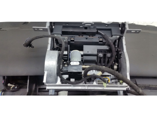 Дисплей    4E0857273F   Audi A8 S8 D3 4E