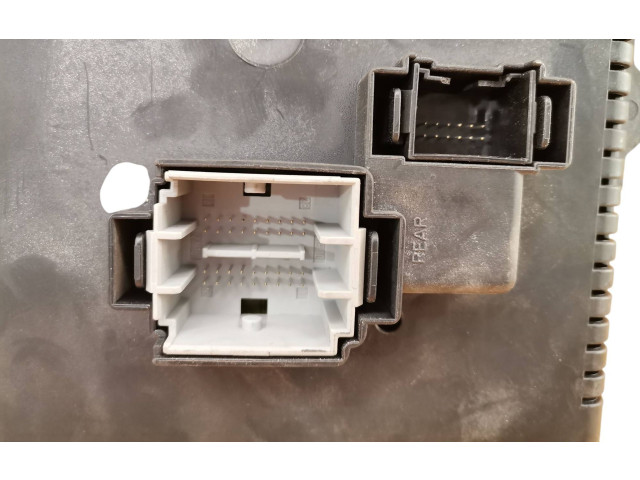 Блок предохранителей 8676391, 12217799 Volvo XC90