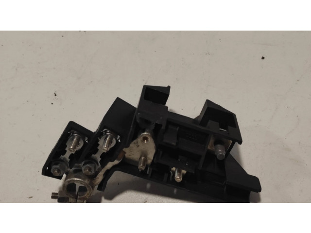 Плюсовый провод (аккумулятора)