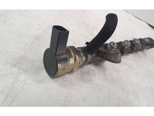 Vstřikovací lišta 03L130089P, 4W0000103 Volkswagen Caddy CFHC