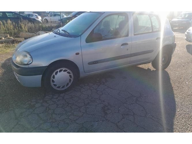 Блок предохранителей Renault Clio II