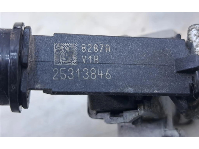 Топливная рампа 25313846 Opel Combo C для двигателя Y16YNG