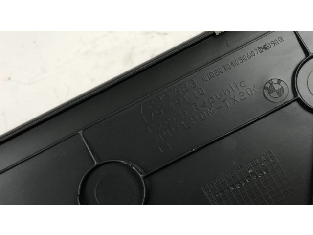 Другая деталь салона