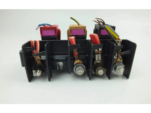 Блок предохранителей 8L0941822 Volkswagen Golf IV