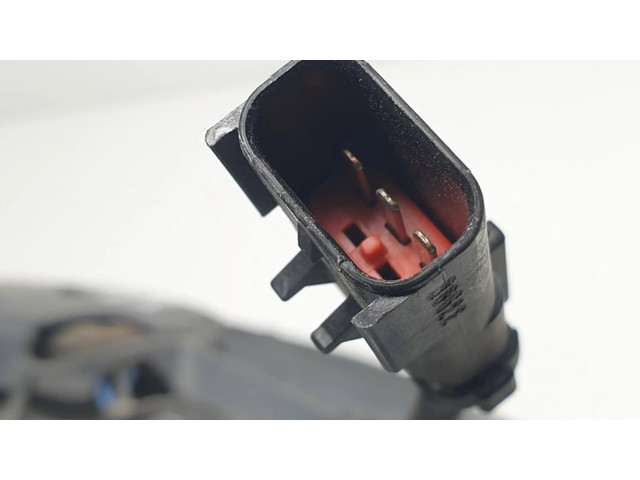 Вентилятор радиатора     52404763, 3E010768D    Jeep Cherokee III KJ 2.8