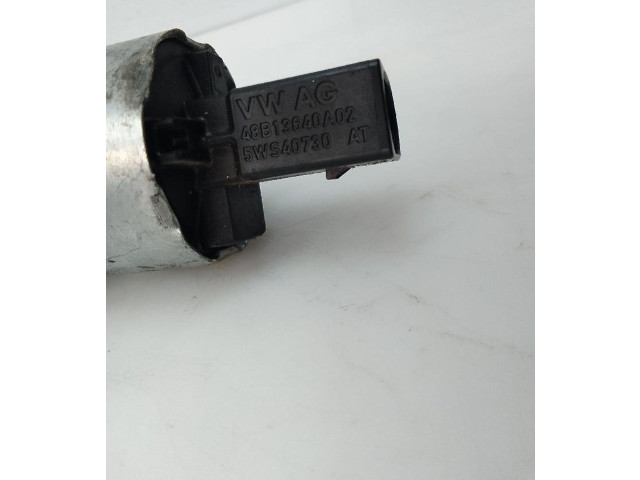 Vstřikovací lišta 03L130089B Volkswagen Caddy