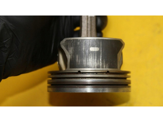  Поршень с шатуном  B6304T  Volvo S60  