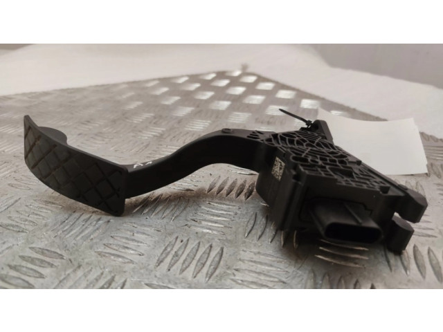 Педаль акселератора