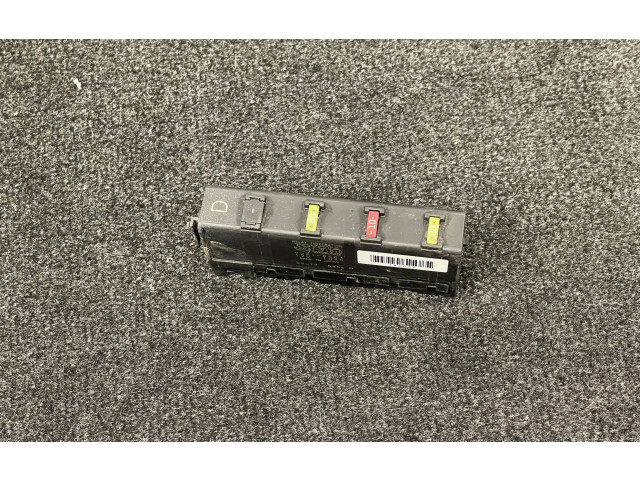 Pojistková skříňka 8264171010 Toyota Prius (XW30) 2012