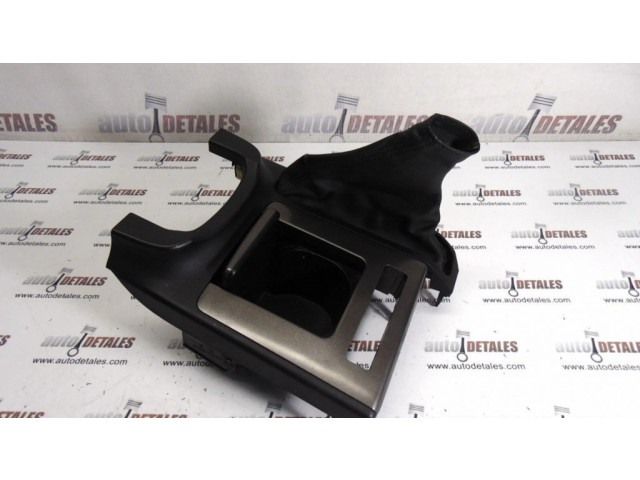 Передний держатель чашки