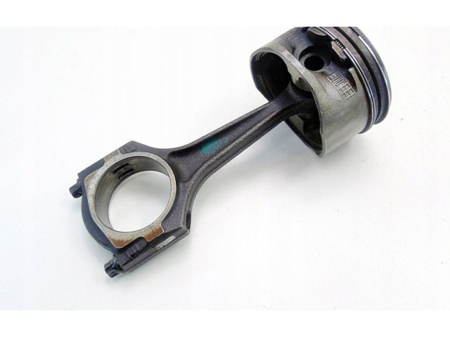 Píst 13101850 Opel Astra G