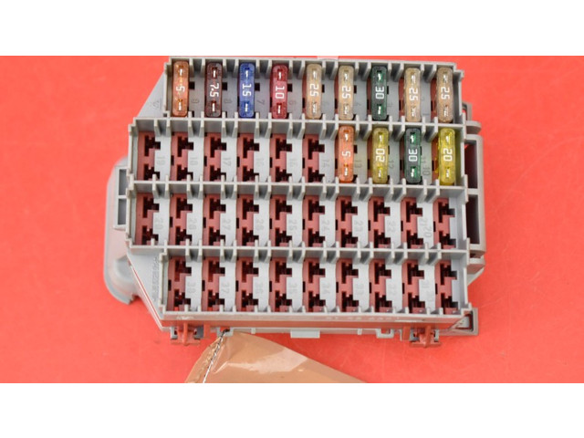 Блок предохранителей  9162439, 9162439   Volvo V70    