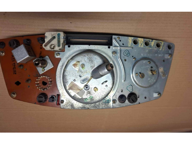 Панель приборов 87001050   Mercedes-Benz W123       