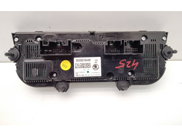 Блок управления климат-контролем 5E0907044R, 5HB01128261   Skoda Octavia Mk3 (5E)