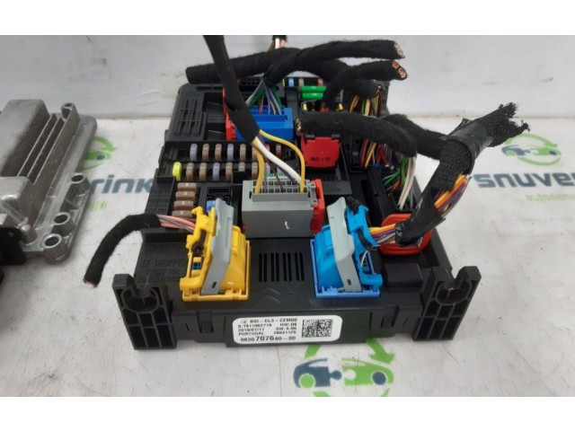 Блок управления двигателя 9832694380   Opel Combo E