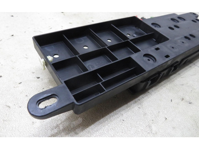 Блок предохранителей 18999000000 Jaguar XJ X351