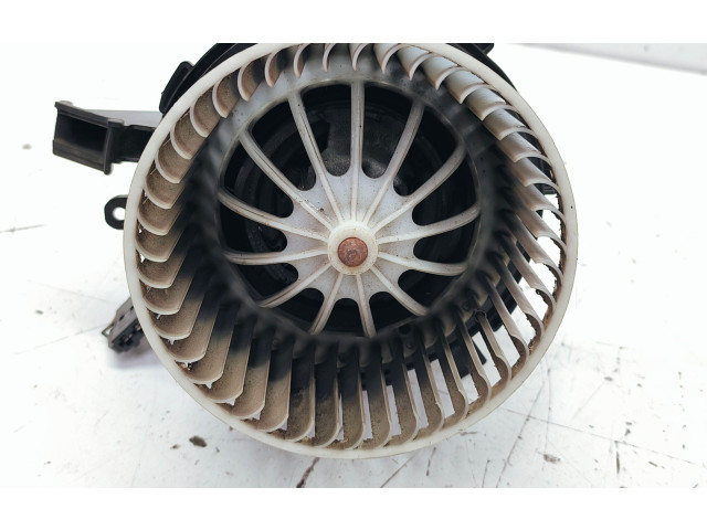 Вентилятор печки U0851004 Audi Q5 SQ5