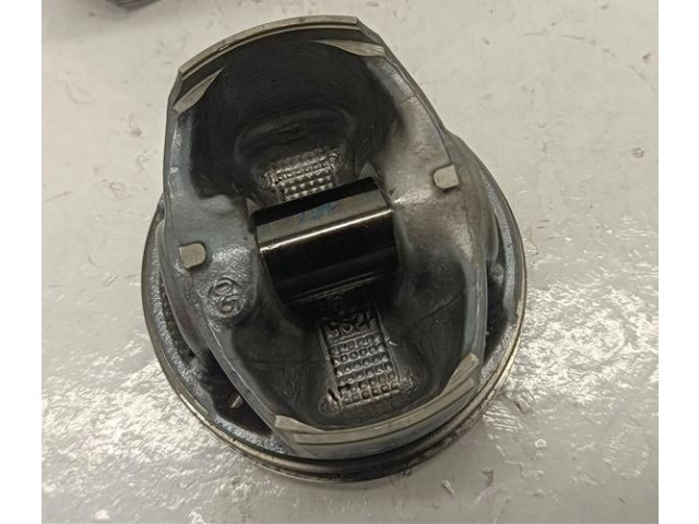  Поршень    Audi A3 S3 8L  