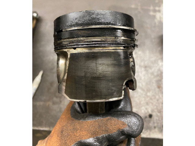  Поршень с шатуном  CFG, CFG  Skoda Superb B6 (3T)  