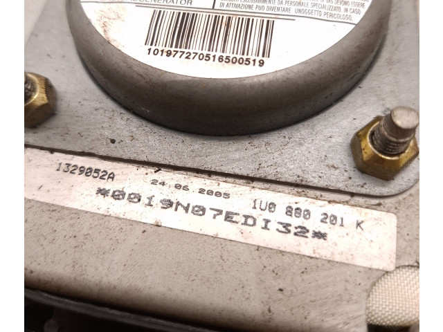 Подушка безопасности водителя 1U0880201K, 1329052A Skoda Octavia Mk1 (1U)