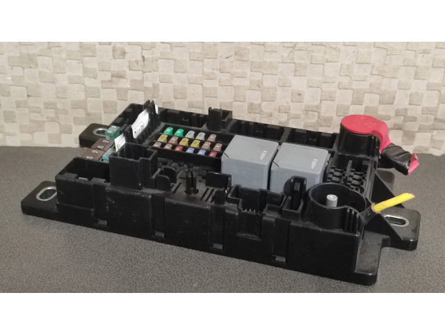 Блок предохранителей J9C3-14A073-BC Jaguar E-Pace