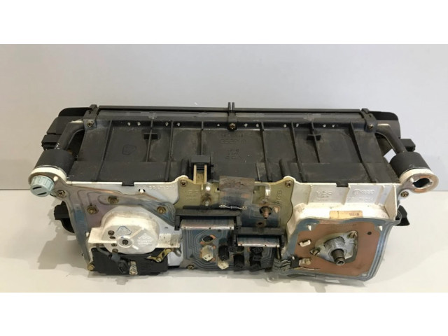 Панель приборов 81117185, 88471064   Audi 80 90 B2       