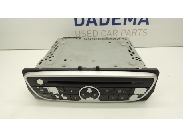 Радио/ проигрыватель CD/DVD / навигация