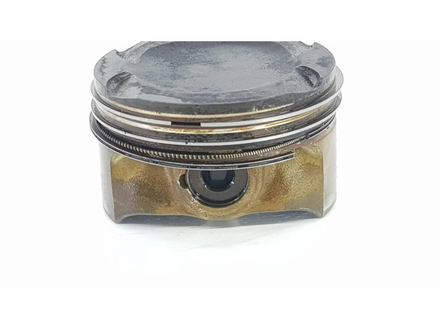 Píst 11257613626 BMW X6 E71 pro benzínový motor 4.4