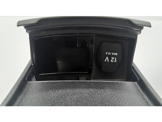 12 V гнездо (сзади)