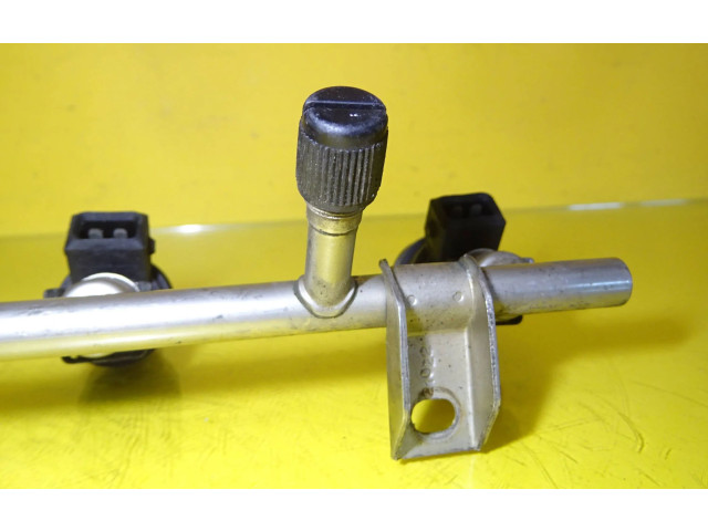 Vstřikovací lišta 90536149 Opel Zafira A