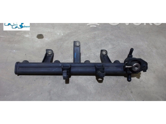 Vstřikovací lišta Peugeot 406